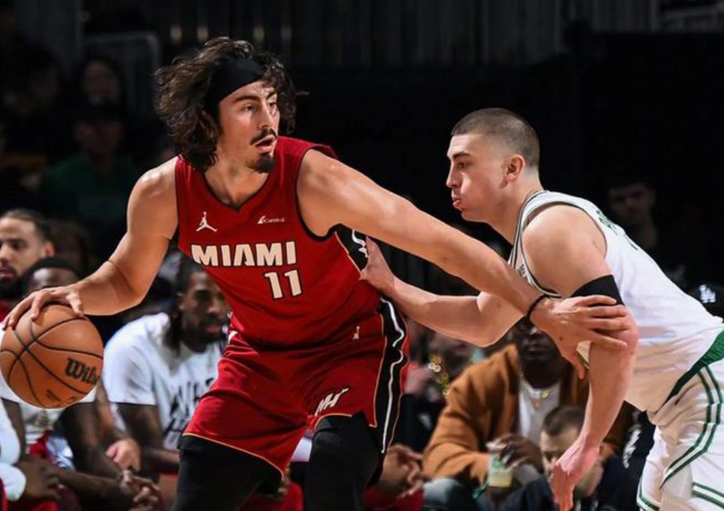 包含赛后迈阿密热火备战全明星赛，内部沟通细节曝光，话题不断，团队化学反应显著的词条