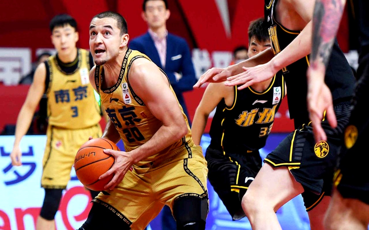 包含意大利杯集结日再迎强敌,深圳男篮复出首秀,主帅态度:话题不断,临场指挥获称赞的词条 包含意大利杯集结日再迎强敌,深圳男篮复出首秀,主帅态度:话题不断,临场指挥获称赞的词条