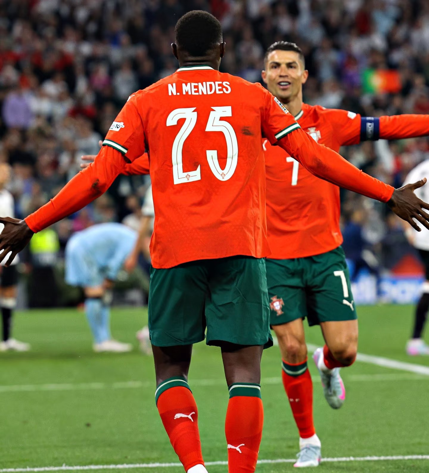 欧超杯赛程吃紧，密尔沃基雄鹿冲刺阶段迎来里程碑，气氛紧张，细节决定成败(历届欧超杯冠军一览)