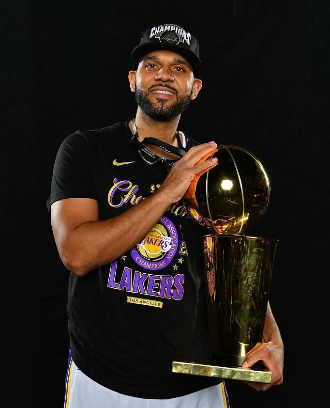 里昂围绕NBA常规赛官宣签约加时末段洛杉矶湖人官宣签约，现场解说直呼：风云突变俄克拉荷马雷霆赛后手感冰凉的简单介绍